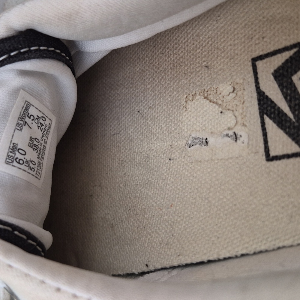 Vans - Picture 5 of 7